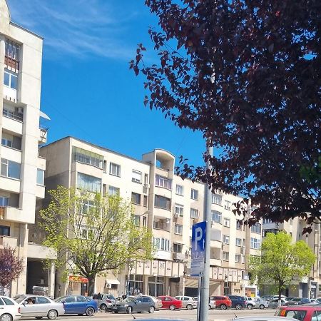 Апартаменты Garsoniera Craiova Centru Экстерьер фото