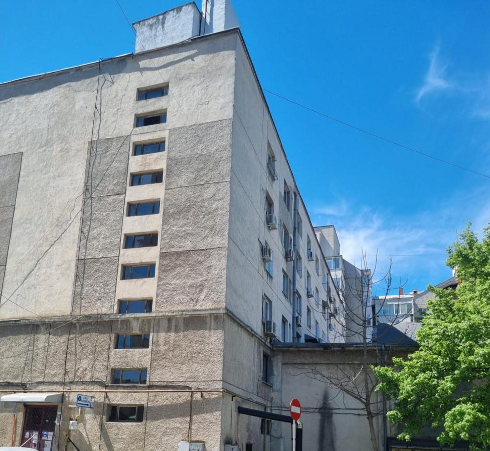 Апартаменты Garsoniera Craiova Centru Экстерьер фото